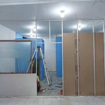Rangka skat partisi untuk kamar